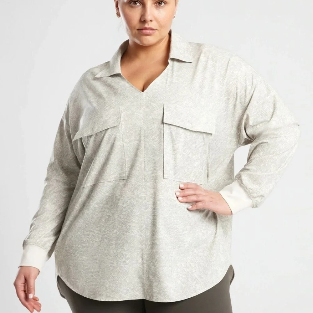 Athleta Zuma Printed Collared Long Sleeve Top size Medium Gray and Tan - Picture 14 of 15